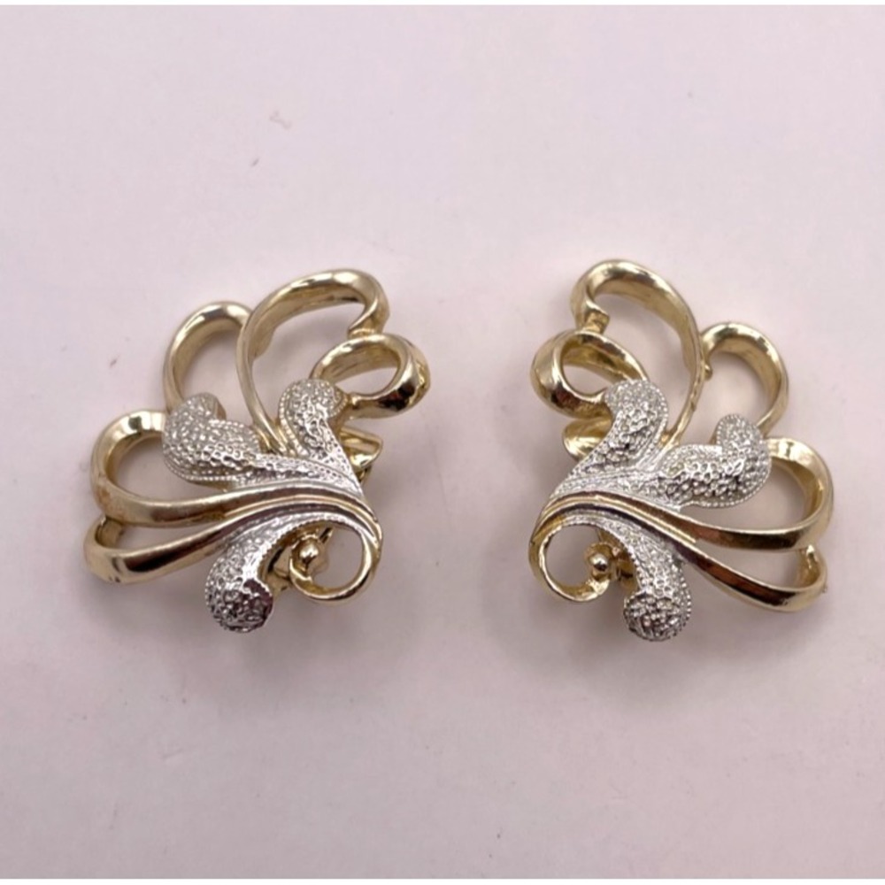 Vintage Sarah Coventry Earrings Clip-On